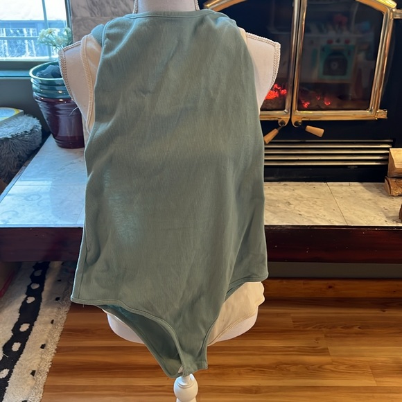 4 Backless Cross-Back Bodysuits - Picture 5 of 6